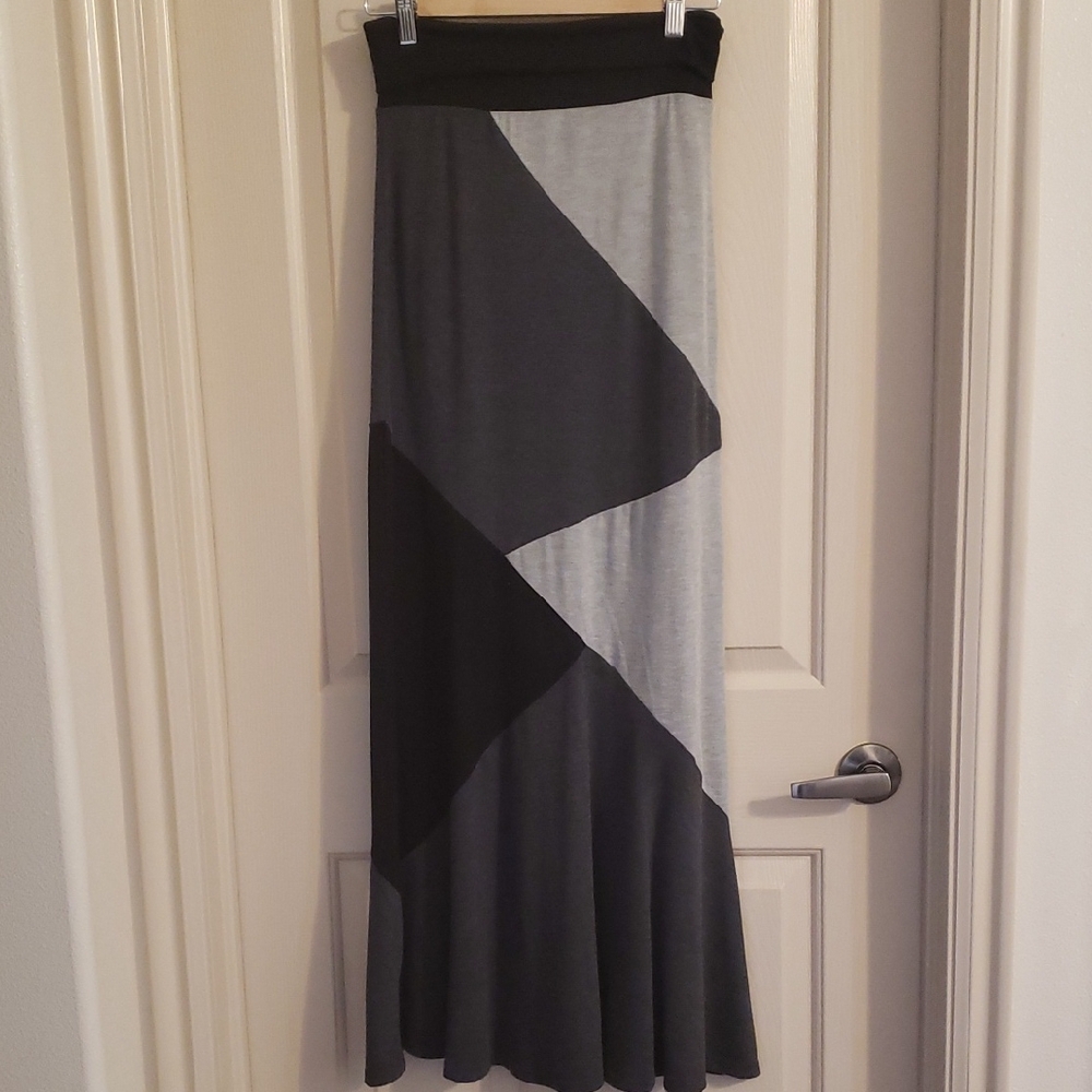 Forever 21 Black and Gray Maxi Skirt